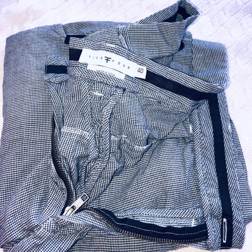 😎men’s dressy shorts or for a cool chill day😎